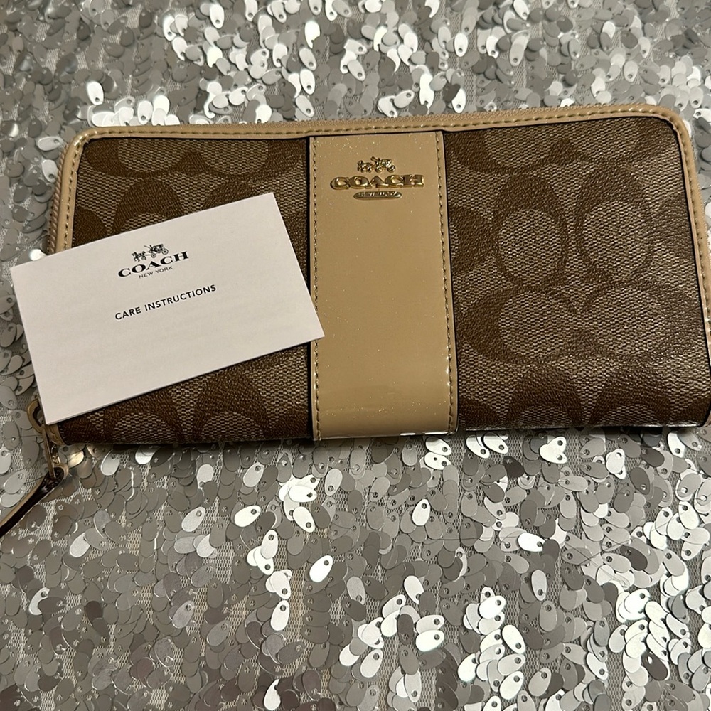 NWOT  Authentic Coach Wallet!